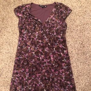 Beautiful dress, slimming. Midi